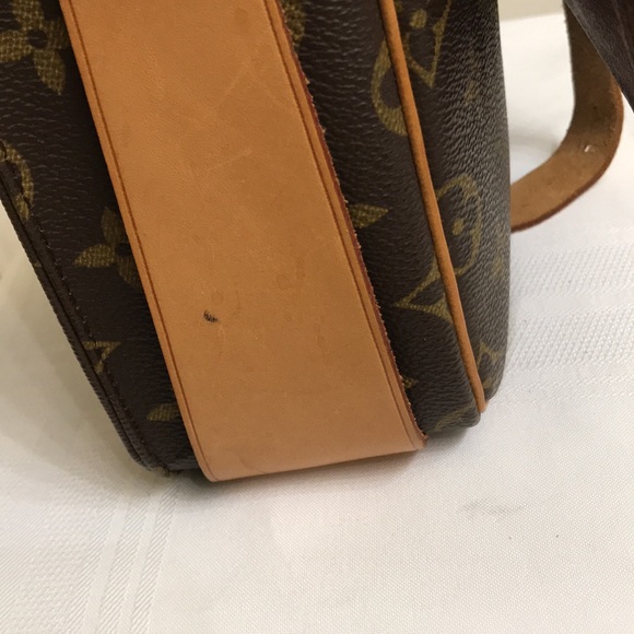 LV shoulder bag in excellent condition. - Picture 9 of 16